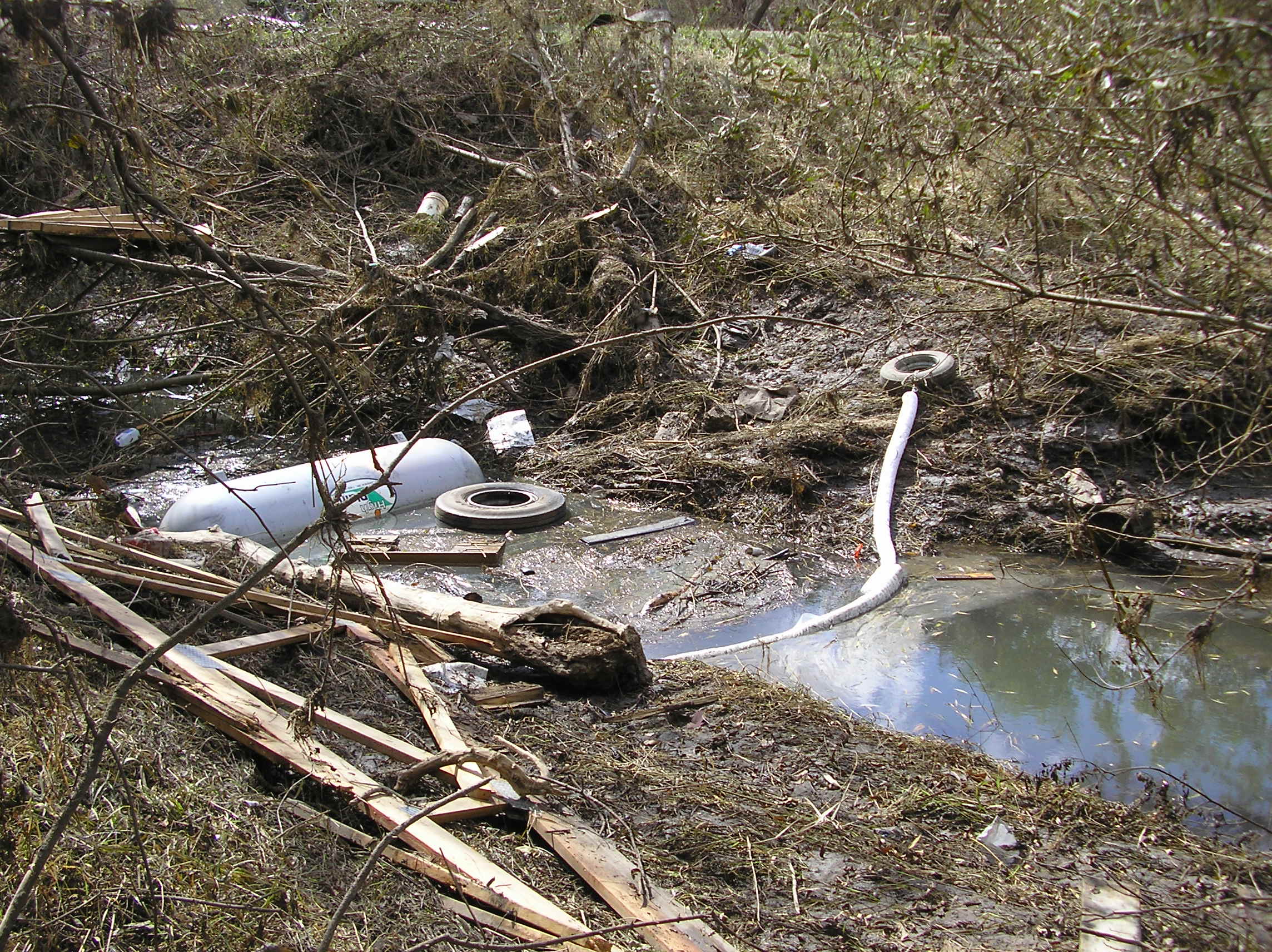 Storage Tanks - poorly maintained above ground storage tank2